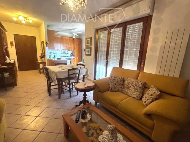 A574 Appartamento a piano terzo arredato con garage zona centrale
