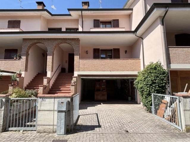 A748. Rio Saliceto. Villa a schiera centrale con giardino privato in zona esclusiva
