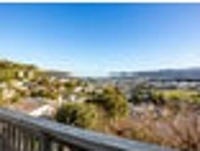 A MUCH LOVED FAMILY HOME WITH SPECTACULAR VIEWS
