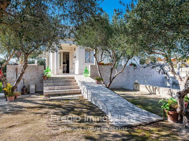 A Marina di Lizzano, a 400 metri dal mare, questa casa indip. 175m² Torricella