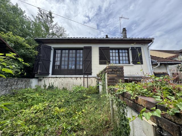 A Marly la Ville, maison individuelle élevée sur sous sol to