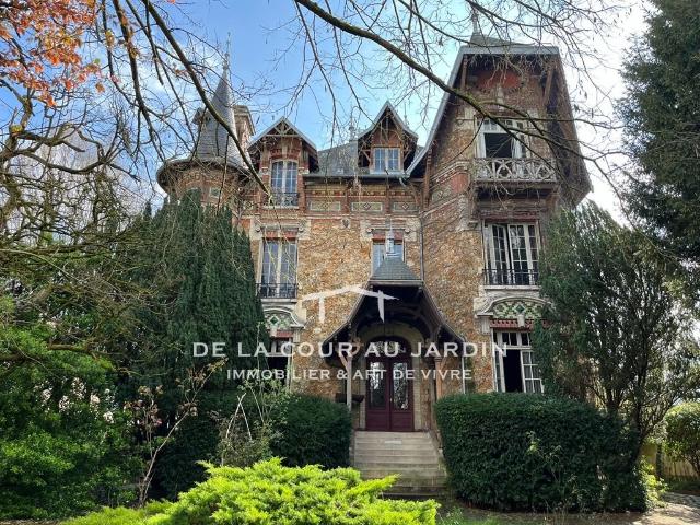 À Meaux Élégante demeure néogothique de la fin du Xix? siècl. 491m² Meaux