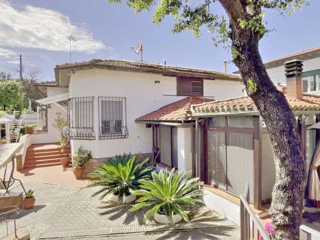 A meno di 100 metri dalla spiaggia, in una delle zone più am. 324m² San Vincenzo