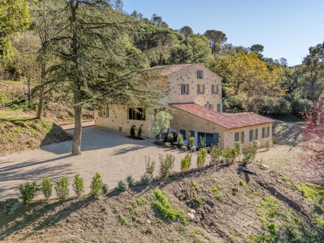 A mi chemin entre Grimaud et La Garde Freinet, en pleine campagne