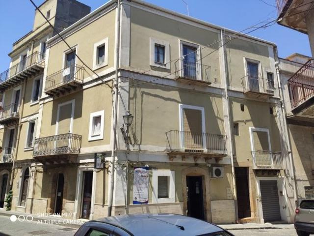 A Mirabella Imbaccari #catania in zona centrale VENDESI intero stabile