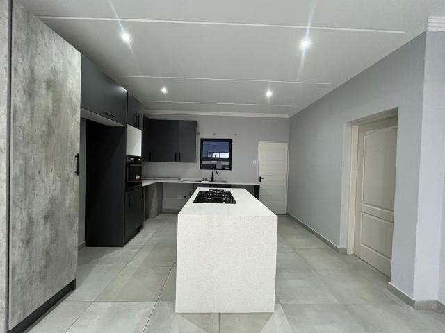 A MODERN APARTMENT IN BRYANSTON AWAITS YOU