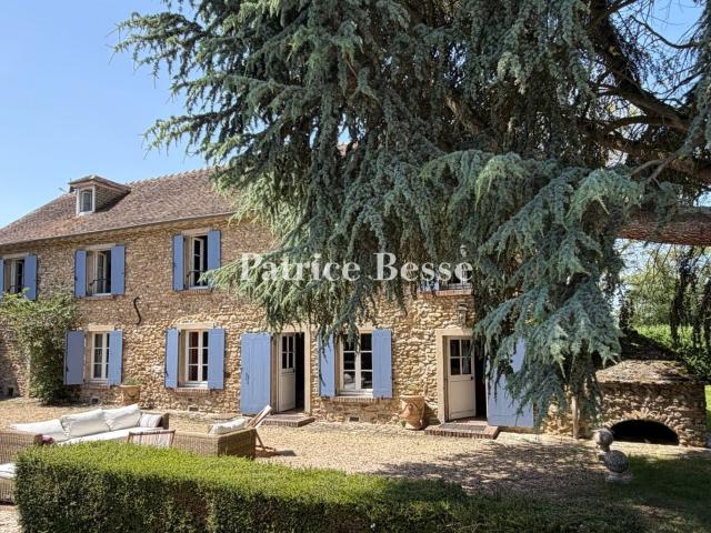 À moins d'une heure de Paris, au calme d'un village des Yvel. 270m² Septeuil