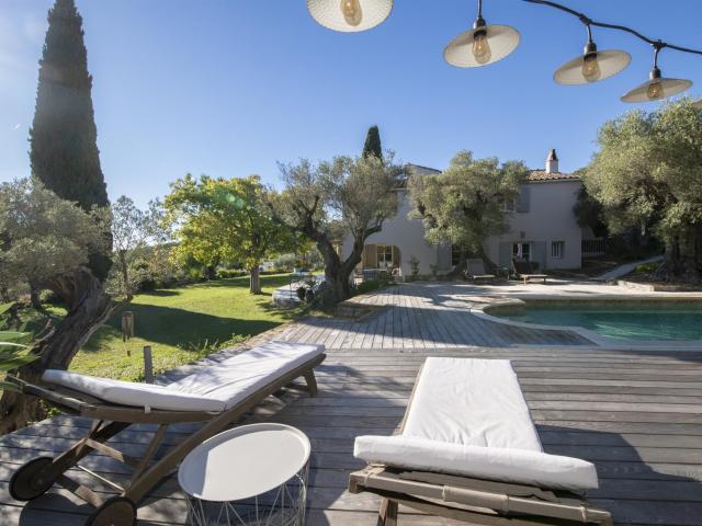 A moins de 10 minutes de Sanary et Bandol, découvrez ce Mas. 290m² Sanary sur Mer