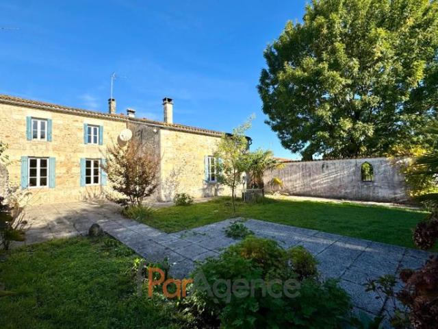 Maison charentaise Charme et espace