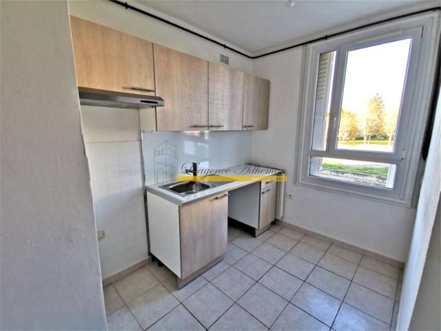 À Montélimar, appartement Type 3 à louer avec balcon