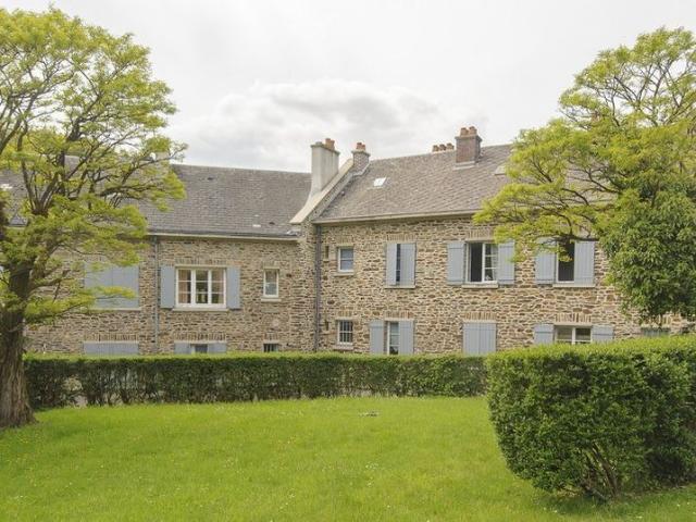 À MONTHERME