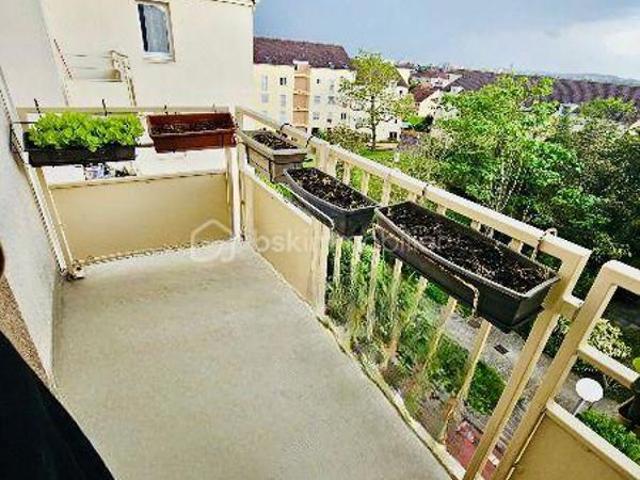 À Montmagny: Appartement 3 pièces lumineux avec balcons