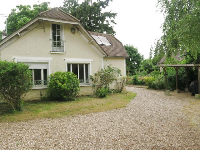 A MOUSSEAUX SUR SEINE 78270 Maison F4 de 95 m2 sur 1947 m2 de terrain