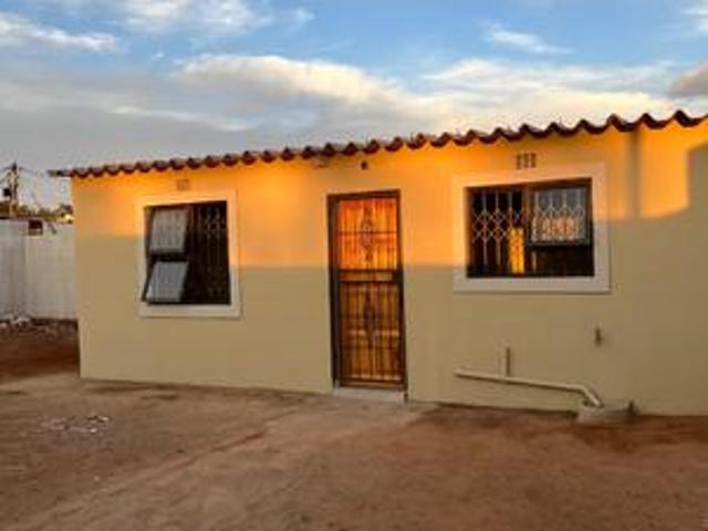 a newly renovated 1 bedroom house to let