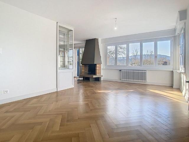 A NICE STANDING APARTMENT IN A 3 HOUSING BUILDING