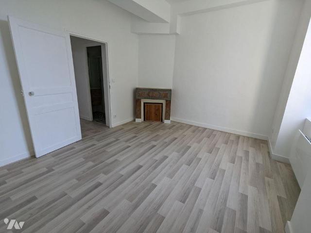 A NOGENT LE ROTROU, proche du centre ville, Un appartement de type studio d'une superficie d.