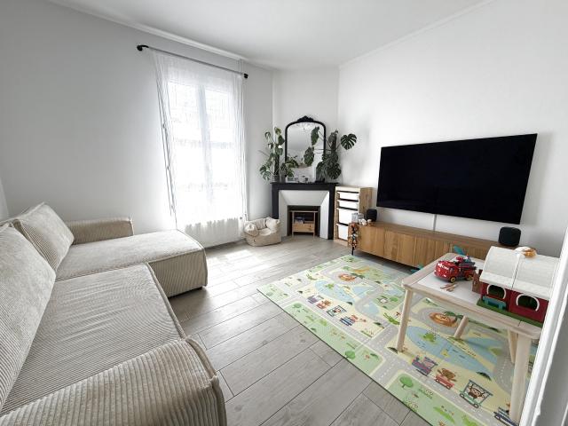 A Nogent su Oise, maison accolée d'un côté de 4 pièces