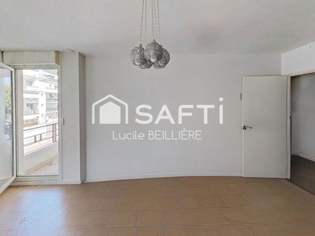 A noisy le grand 93160 charmant appartement lumineux t4, 74 m², 3 chambres avec un emplacement de parking privé
