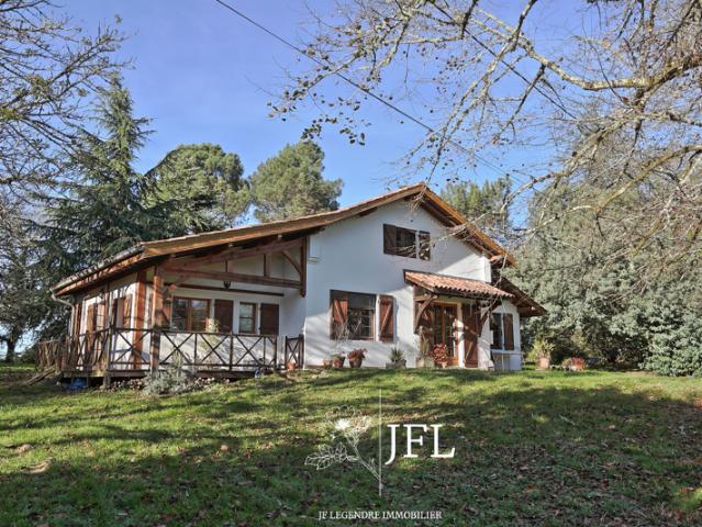 A OUSSE SUZAN Airial avec Maison, appartement, granges et piscine