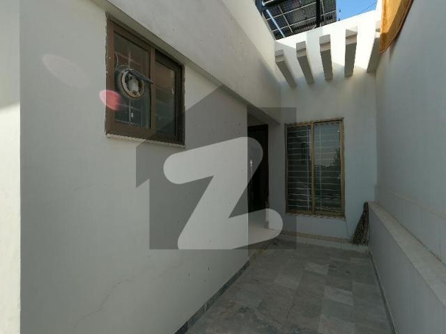 A On Excellent Location 5 Marla House Is Up For Grabs In D 12/4