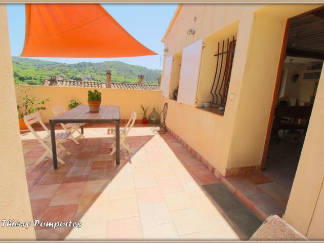 A ORAISON, Maison de ville avec terrasse et jardin, 4 pièces plus studio indépendant