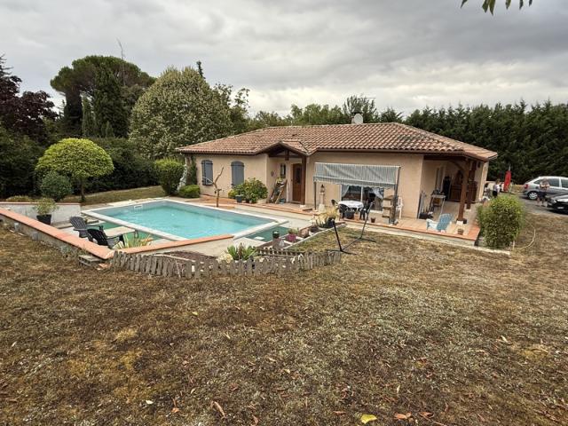 A Auch, à vendre villa de plain pied avec piscine
