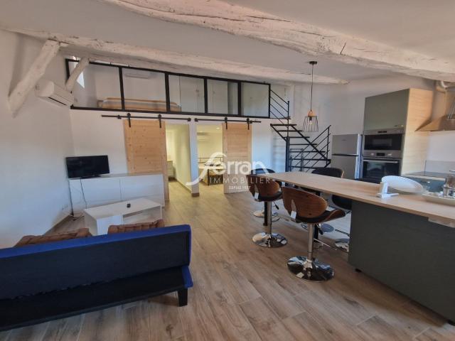 À Aups maison de village Idéale gîtes, 4 appartements meublé. 170m² Aups