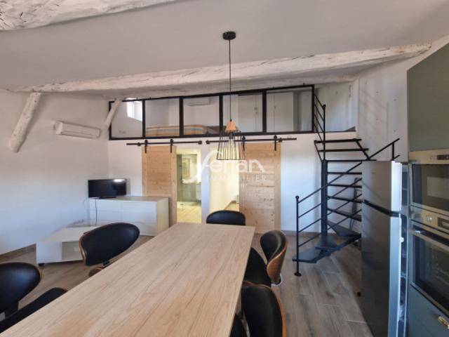 À Aups maison de village Idéale gîtes, 4 appartements meublés