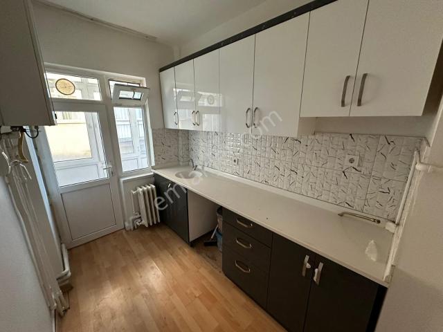 Aşağıeğlence Göbekte Ful Yapılı 3+1 Ara Kat Bağımsız Salon