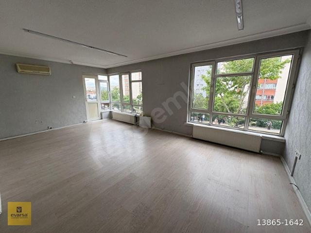 Aşağı Eğlence Mahallesi'nde Cadde üstü Merkezi 3+1 Kiralık