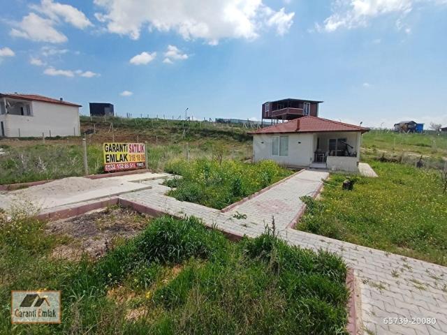 AŞAĞIÇAVUNDUR'DA HİSSE TAPULU TARLA ELEKTRİK,SU AKTİF 2+1 EV