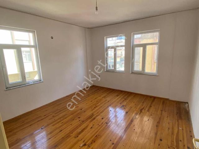 Aşşağıpazarcı Mahallesinde 2+1 Arakat Kiralık Daire