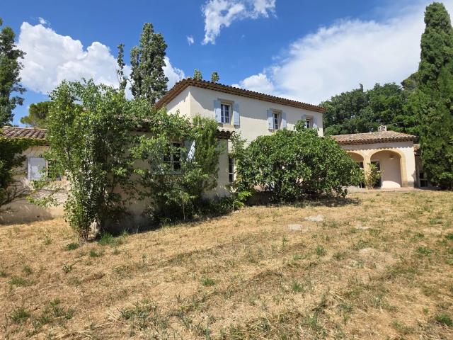 À acheter sur Saint Cannat: Bastide de 160m2 sur 4200m2 de terrain
