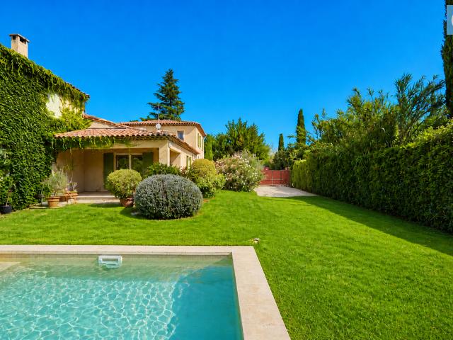 À Aix En Provence, immobilier de luxe: villa en vente avec terrasse