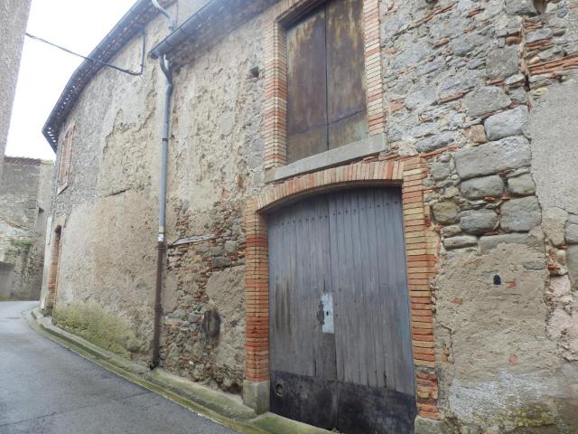 A Alairac ensemble immobilier à rénover