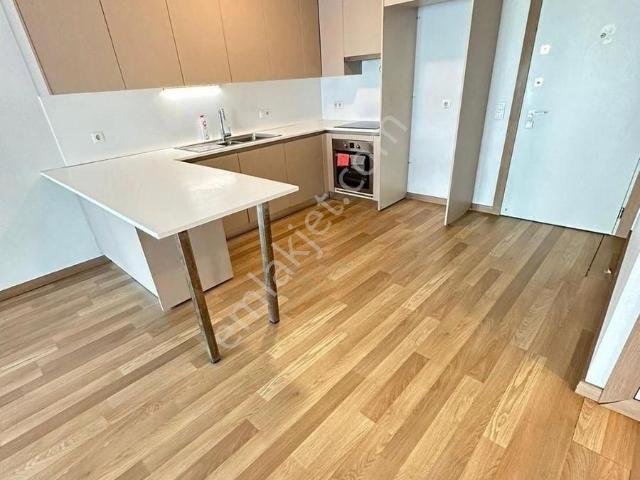 Ağaoğlu Maslak 1453 Sitesinde Balkonsuz 1+1 Boş Aylık Ödemeli Daire