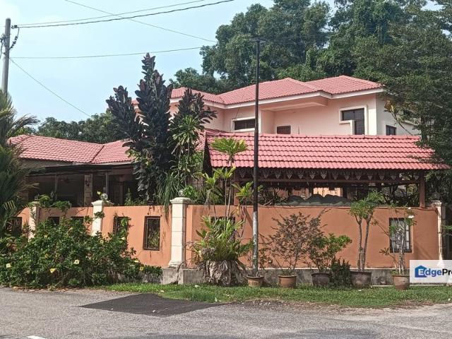 A bungalow house in Taman Delima Raya, Bukit Baru, Melaka Tengah for sale