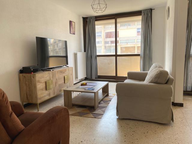 À Balaruc Les Bains, grand appartement avec balcon à vendre