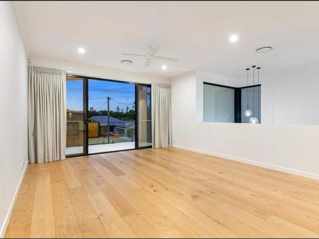 A Beautiful 4 Bedroom Family Home in a Premier Location