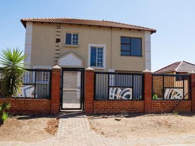 a beautiful 4 bedroom house on the m.