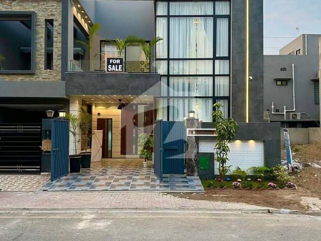 A beautiful 5 mara ultra luxury modren house for sale in jiinnah block sector e bahria town lahore