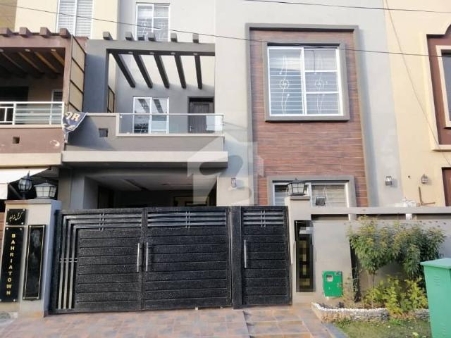 A beautiful 5 marla house f0r sale in gardenia block bahria town lahore