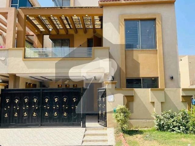 A beautiful 8 marla house for sale in ali block sector b bahria town lahore