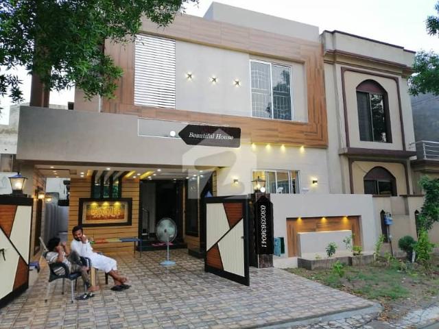 A beautiful 8 marla house for sale in ali block sector b bahria town lahore