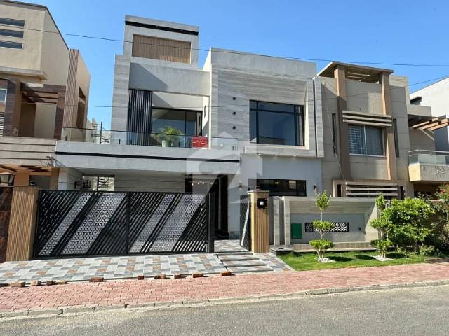 A beautiful 10 marla house f0r sale in quaid block sector e bahria town lahore