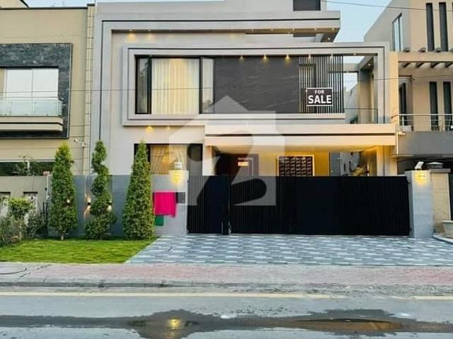 A beautiful 10 marla house for sale in gulbahar block sector c bahria town lahore
