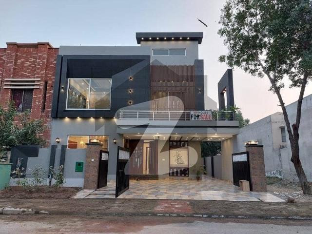 A beautiful 10 marla house for sale in gulmohar block sector c bahria town lahore