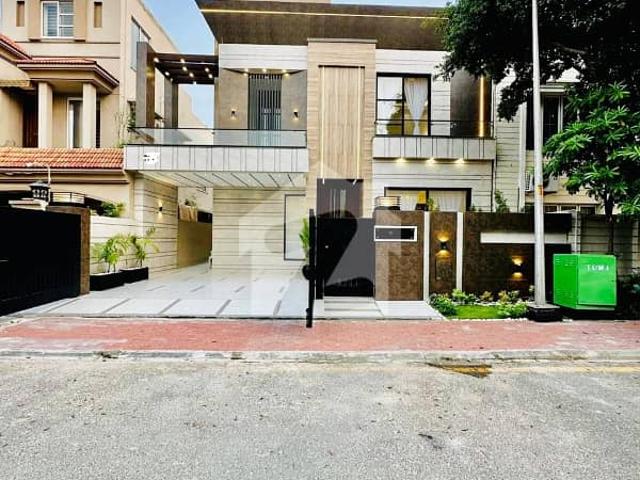 A beautiful 10 marla house for sale in jasmine block sector c bahria town lahore