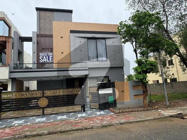 A beautiful 10 marla house for sale in overseas b bahria town lahore