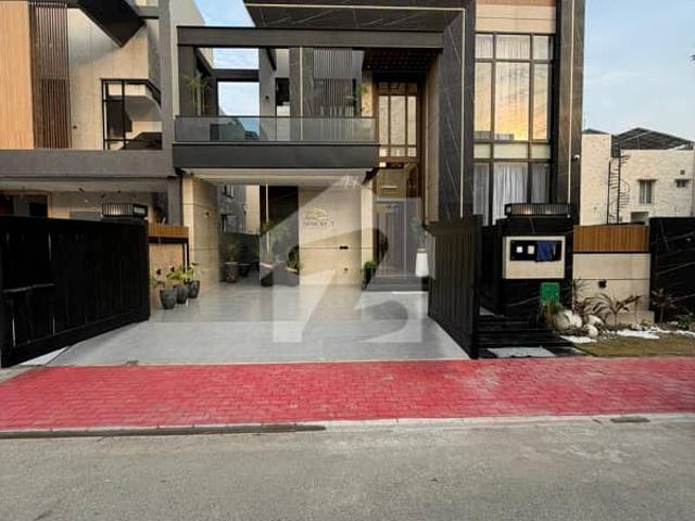 A beautiful 11 marla house for sale in shershah block bahria town lahore